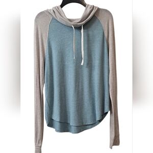 Hollister Light Blue and Gray Knit Top Size L